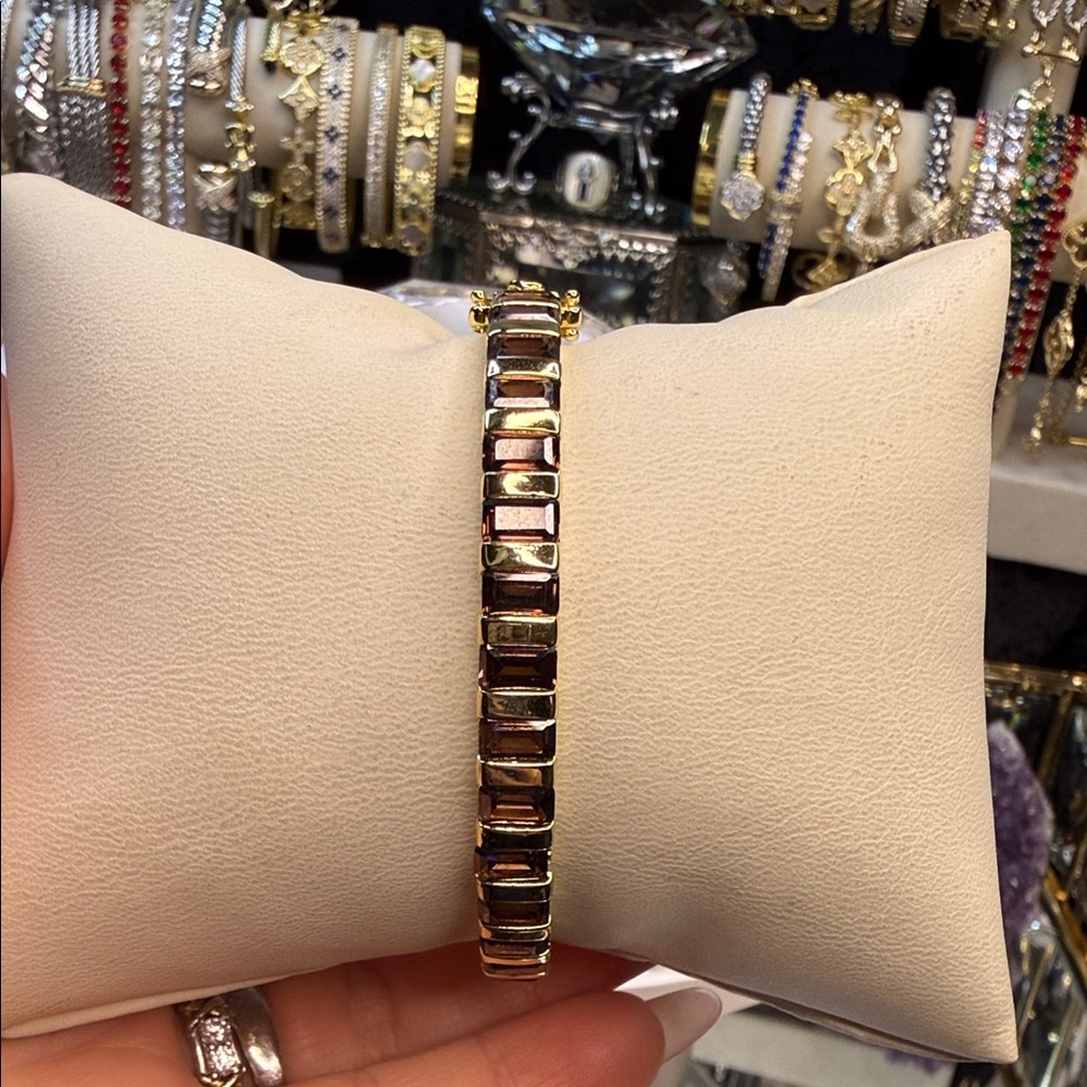 Gold-Tone Rectangular Link Stretch Bracelet - Wom… - image 1